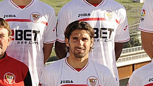 Julien Escudé con la camiseta del Sevilla FC en la temporada 2010-2011